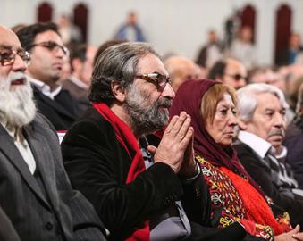 اولین دیدار رسمی روحانی و هنرمندان در تالار وحدت