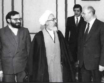 در ۱۱ دی ۱۳۶۷ (اولین روز سال ۱۹۸۹ میلادی)، «عبدالله جوادی آملی»، «محمدجواد لاریجانی» و «مرضیه حدیدچی دباغ» به نمایندگی از سوی آیت‌الله خمینی، نامه‌ای خطاب به میخاییل گورباچف، آخرین دبیرکل حزب کمونیست شوروی، تسلیم وی کردند.