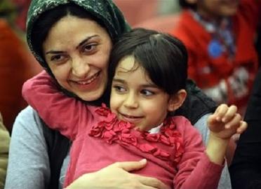 کاروان شادی دربیمارستان مفید/بچه‌ها خندیدند