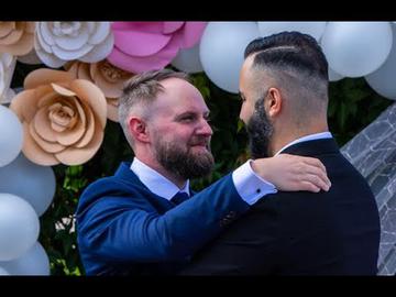 یک زوج هم‌جنس‌: با ازدواج رابطه احساسی‌ ما زیباتر شد
